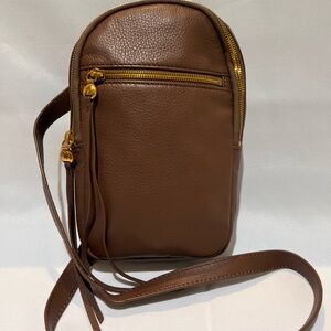 HOBO Fern brown sling bag with zipper closure. Size is 7 1/2 x 10.
